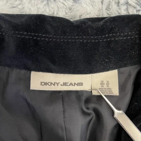 🚫SOLD🚫 VTG Y2K DKNY Jeans Black Velvet Long Coat w/ Pockets Grey Baroque - Picture 10 of 16